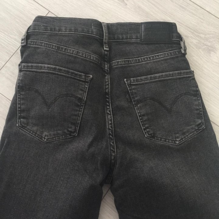 Джинсы Levi’s 26р.Новые!