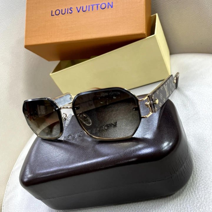 Солнцезащитные очки Louis Vuitton