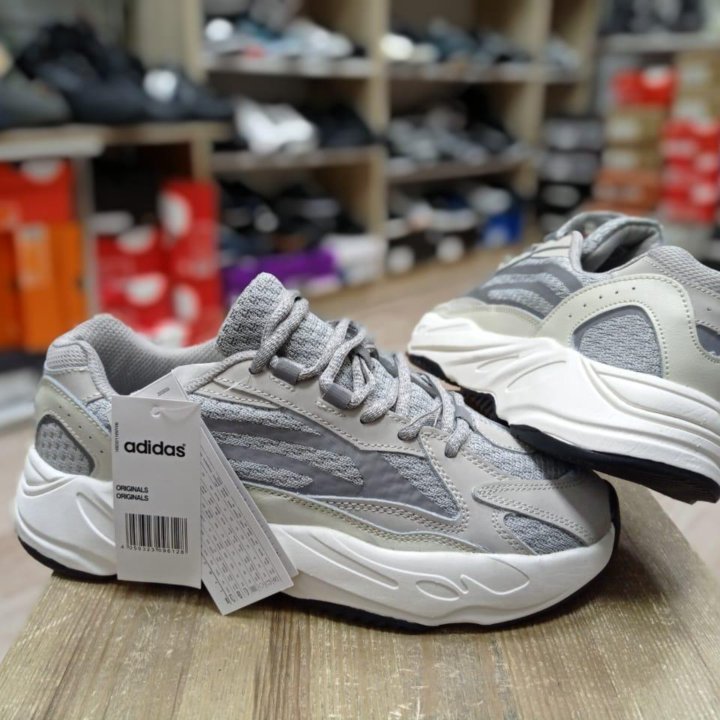 Кроссовки adidas yeezy boost 700 v2