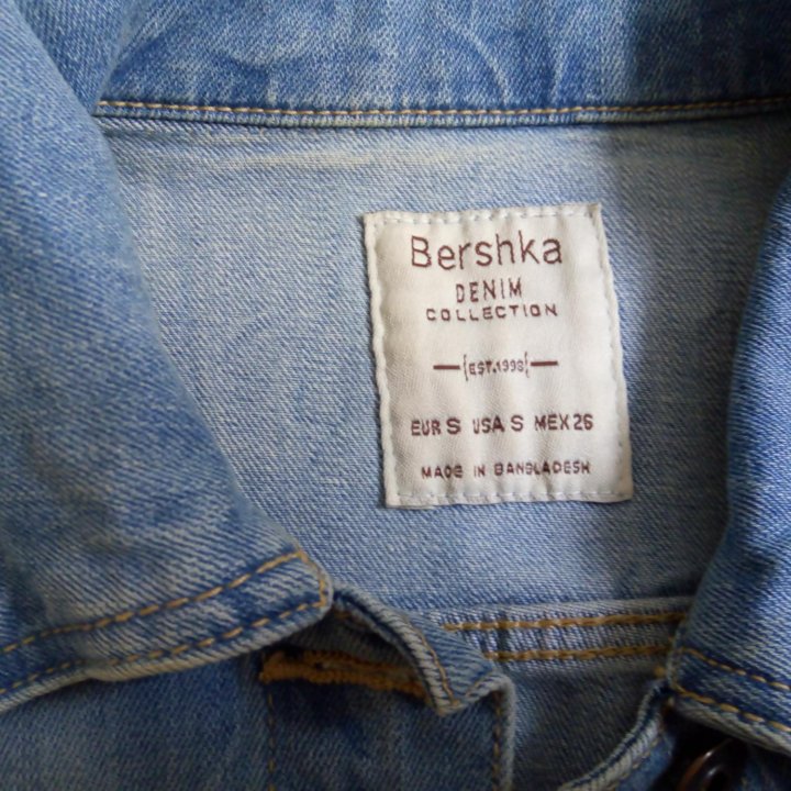 Новая джинсовая куртка S Bershka (Испания)