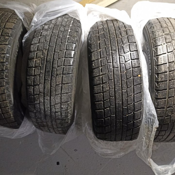 Шина зимняя Yokohama Ice Guard IG 20. 215/60 R17