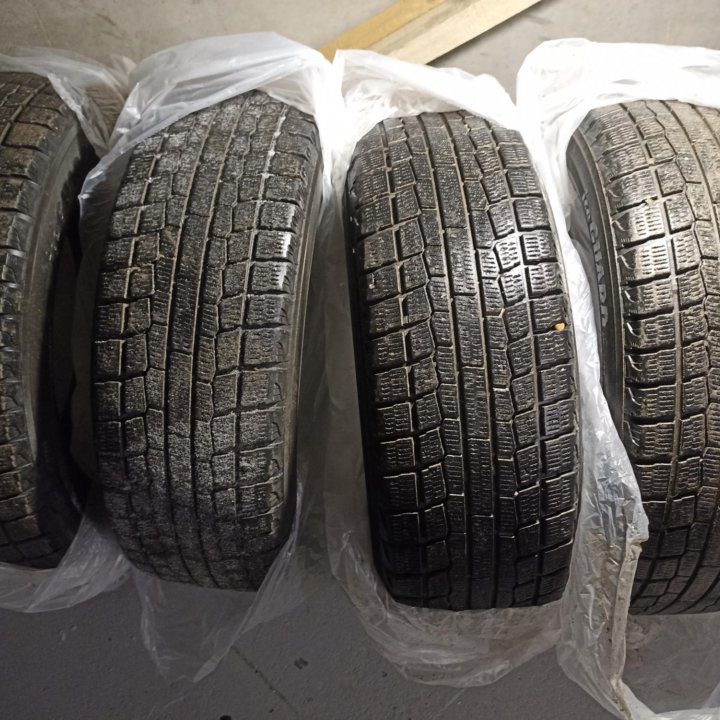 Шина зимняя Yokohama Ice Guard IG 20. 215/60 R17