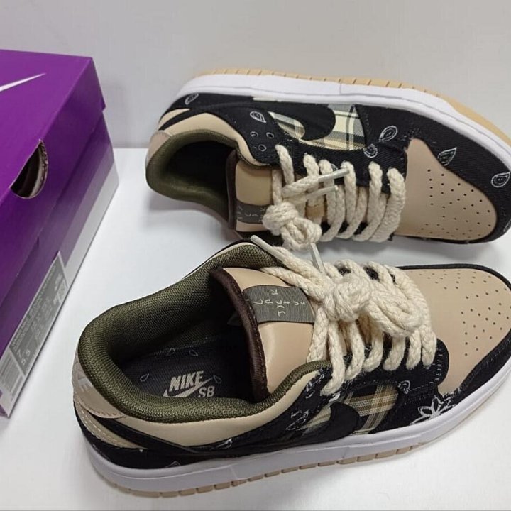 Кроссовки Nike SB Dunk Low x Travis Scott