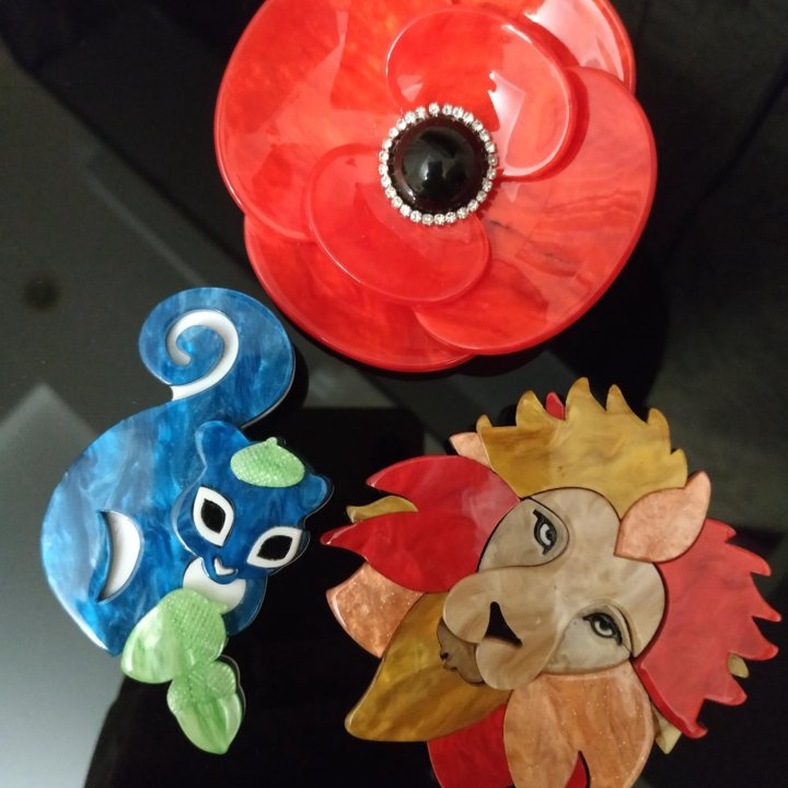 Брошь белочка