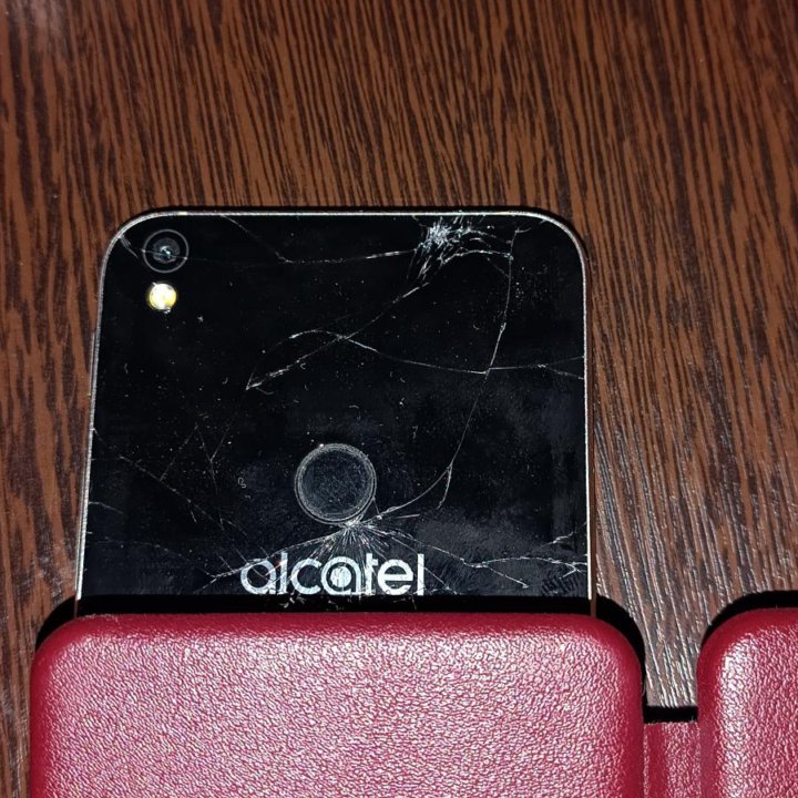 Смартфон Alcatel Shine Lite 5080x 16 Гб черный