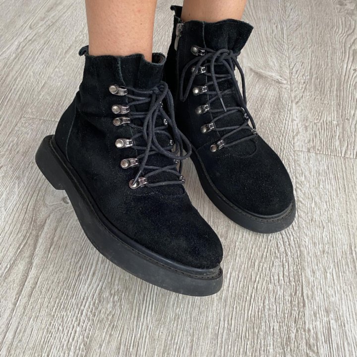 Ботинки замшевые