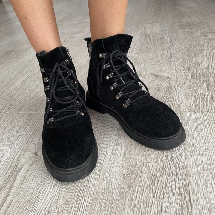 Ботинки замшевые