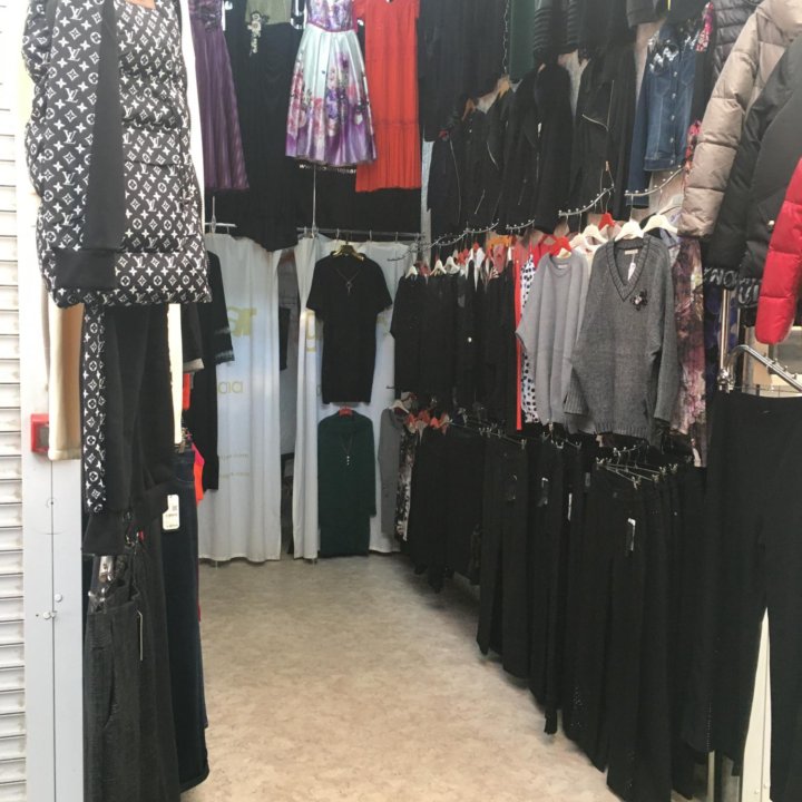 Женская одежда на рынке «Лира» в Пятигорске