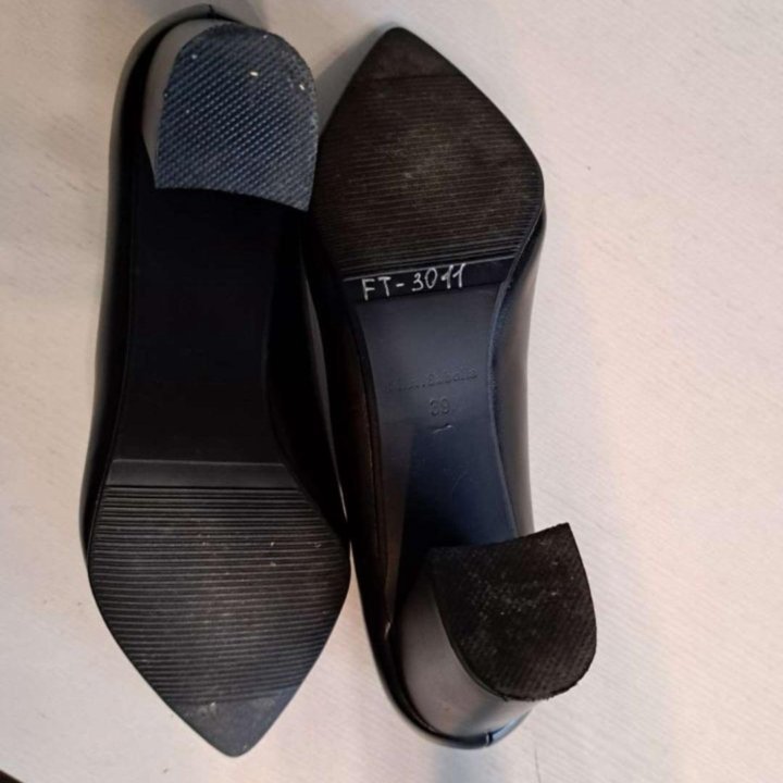 Туфли б/у р.39