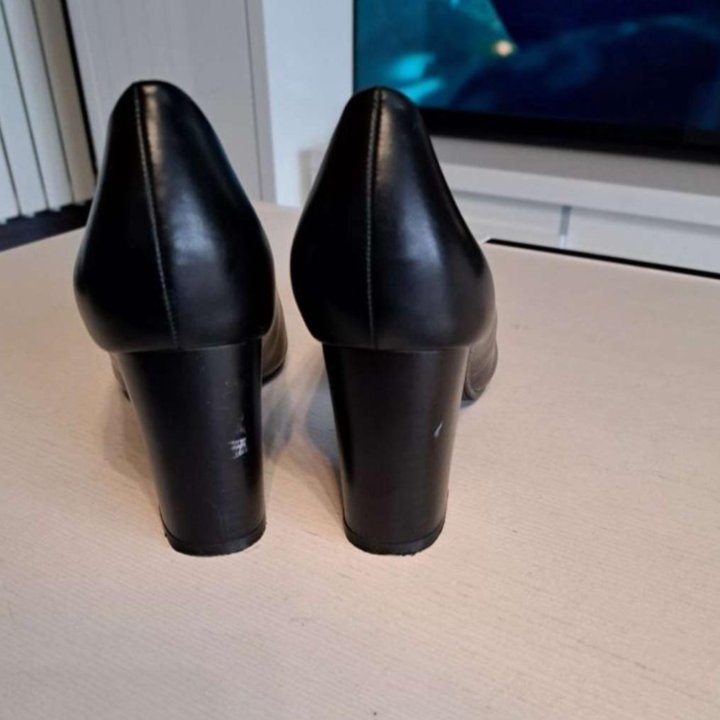 Туфли б/у р.39