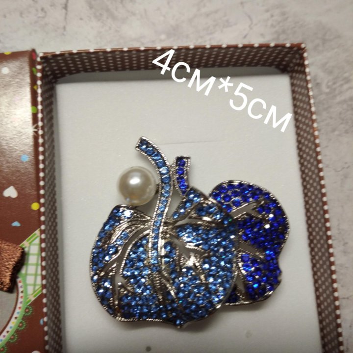 Брошь синяя