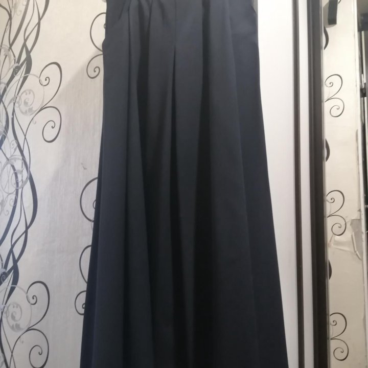 Длинная юбка в пол.