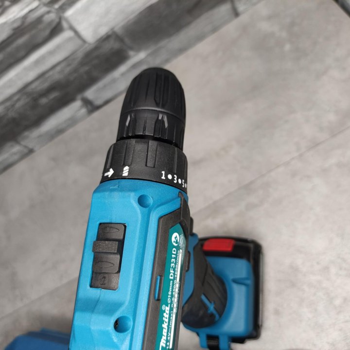 Шуруповерт Makita 14.4V c набором бит (новый)