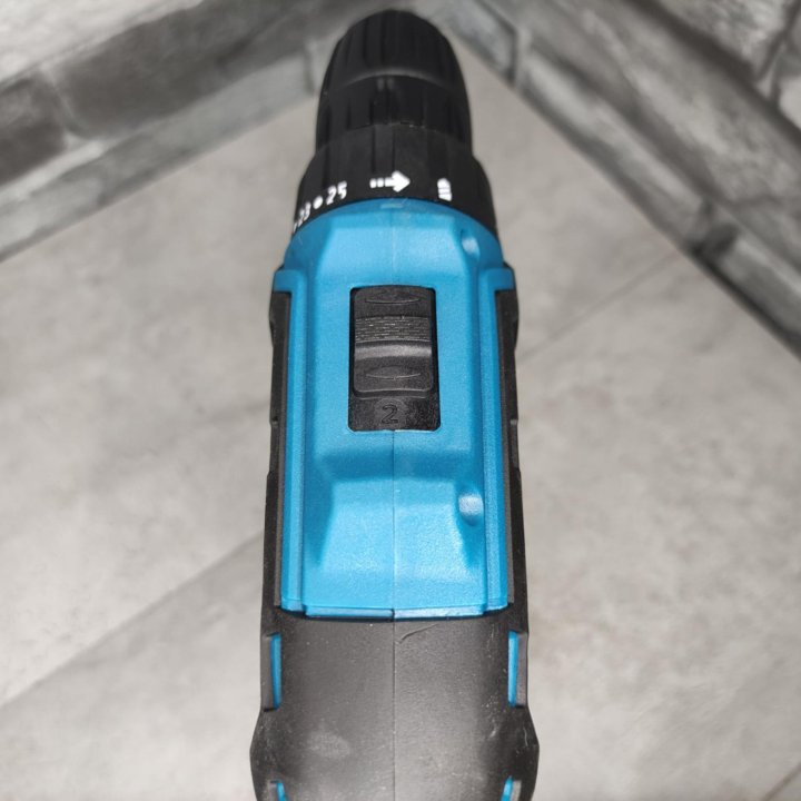 Шуруповерт Makita 14.4V c набором бит (новый)