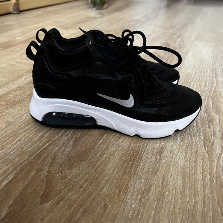 Кроссовки Nike