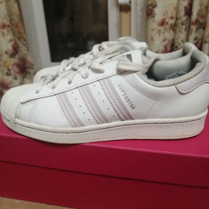 Кроссовки белые