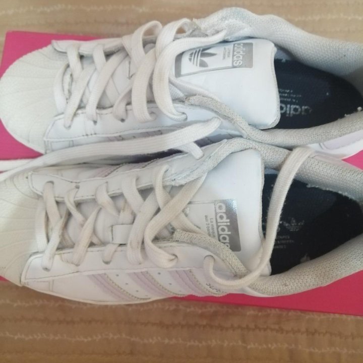 Кроссовки белые