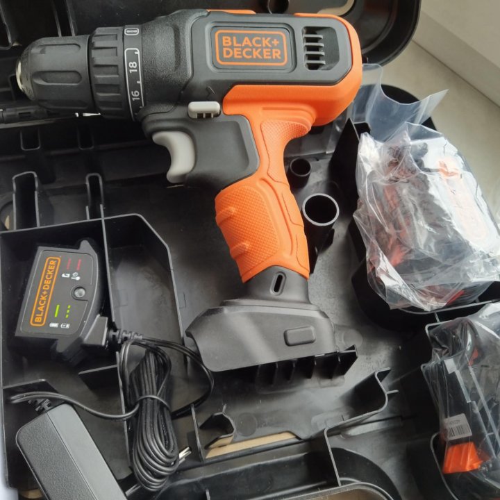 Шуруповёрт - дрель BLACK+DECKER BCD7122CK. Новая