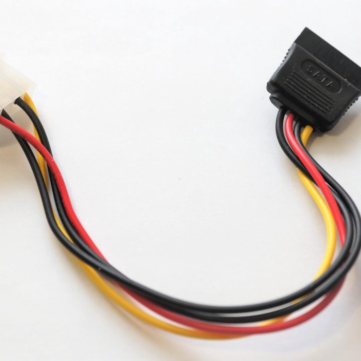 Переходник питания Molex – SATA