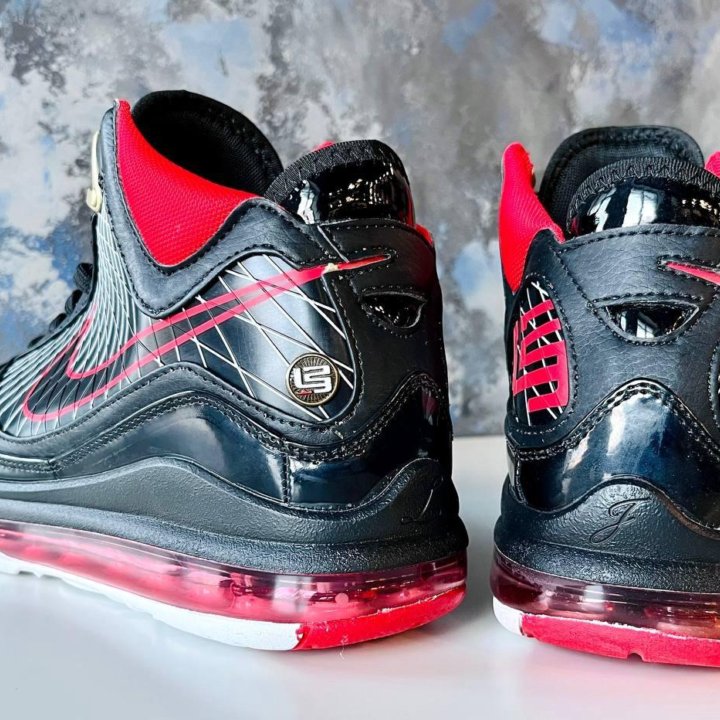 Кроссовки Nike LeBron 7 Black Varsity Red (44)