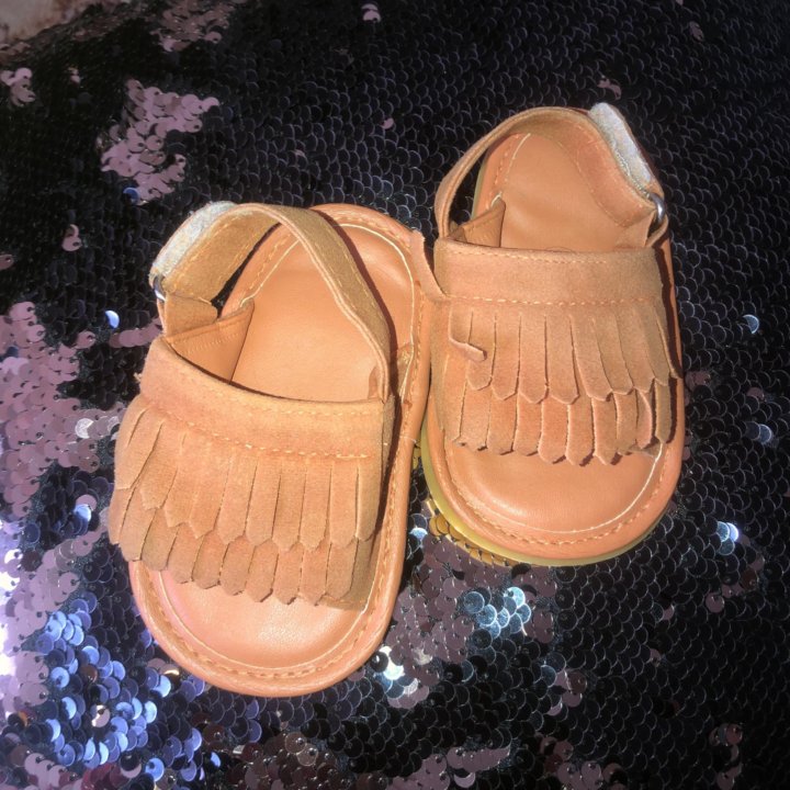 Детские сандалии