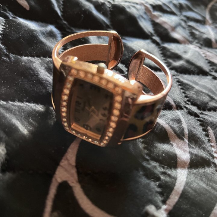 Часы Наручные