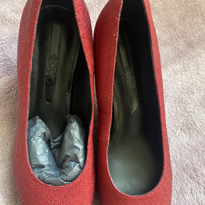 Туфли Ecco красный