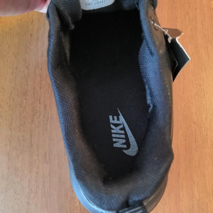 Кроссовки Nike