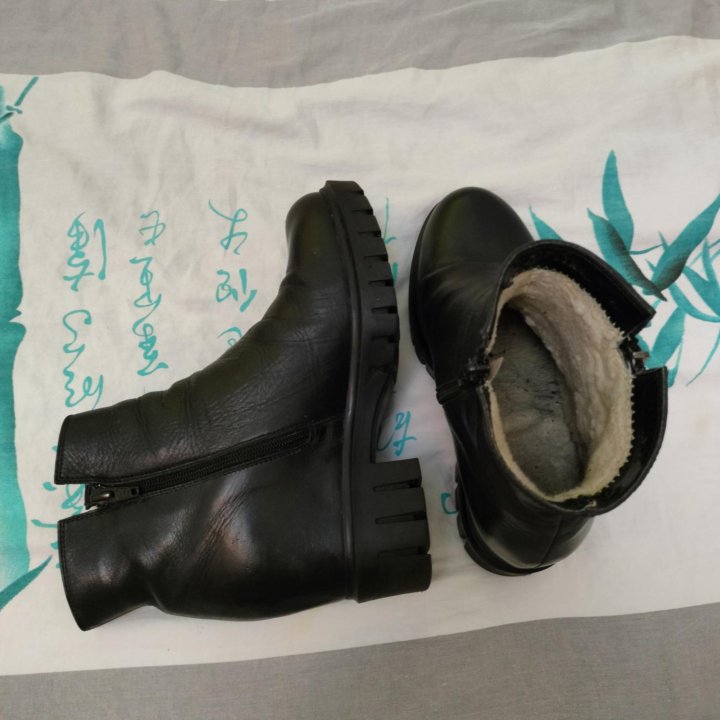 Женские ботинки