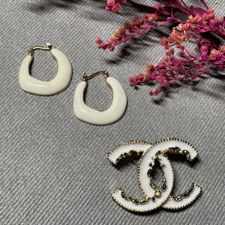 Серьги белые и брошь