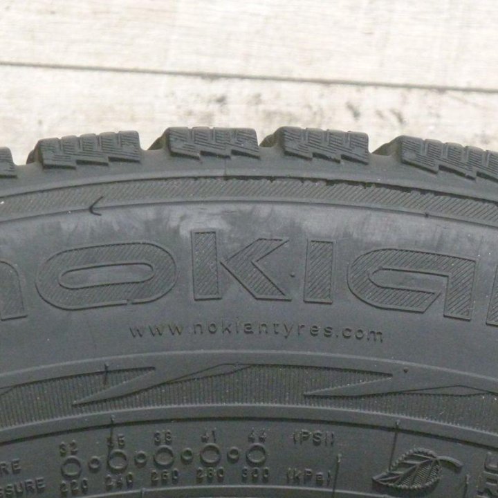 Nokian Tyres Hakkapeliitta R2 SUV 215/60 R17 100R