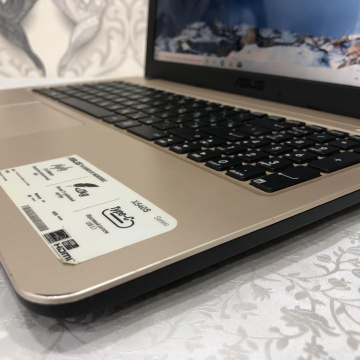 Шустрый ноутбук Asus/Ssd