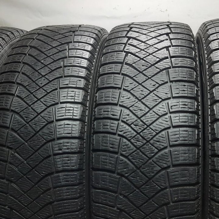 225/60R18 104T Pirelli Ice Zero FR