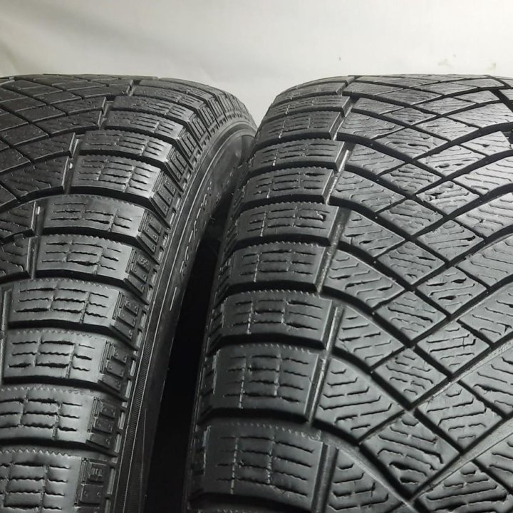 225/60R18 104T Pirelli Ice Zero FR