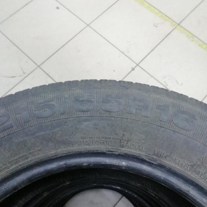 215/65R16 Continental без грыж и порезов