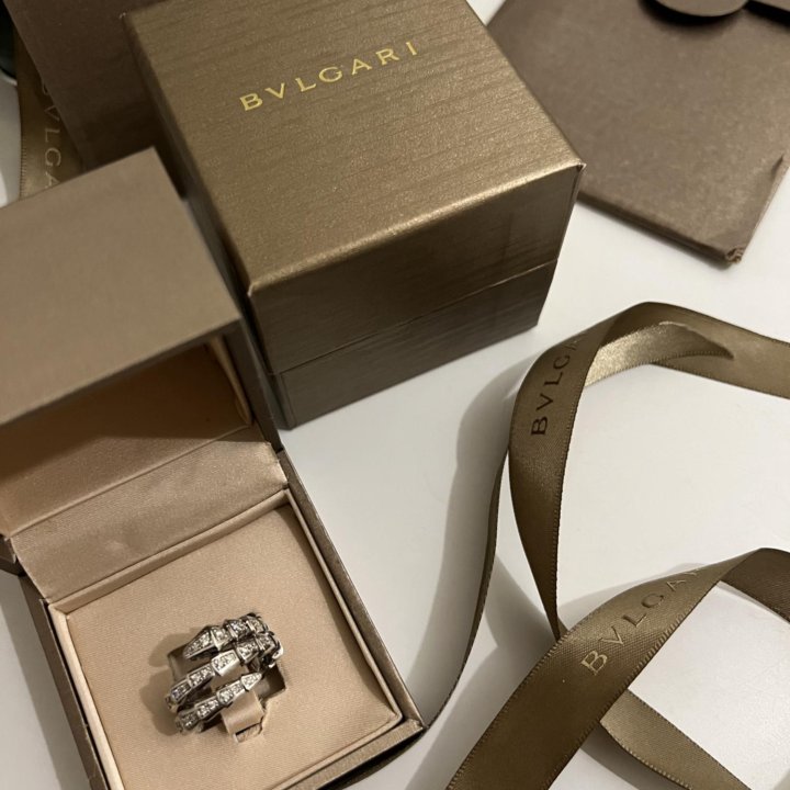 Bvlgari новое кольцо золото и бриллианты