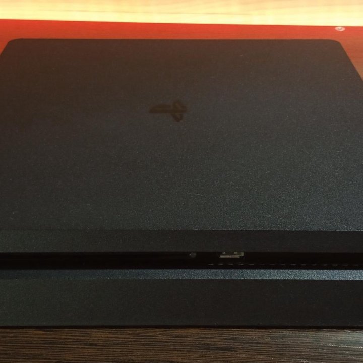 PlayStation 4 slim 1tb