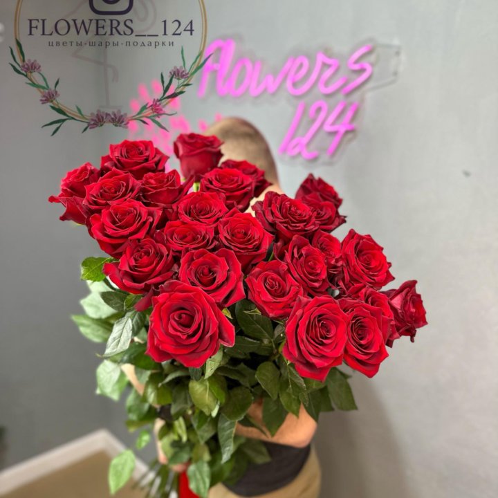 Розы красные метровые от Flowers124 цветы букеы