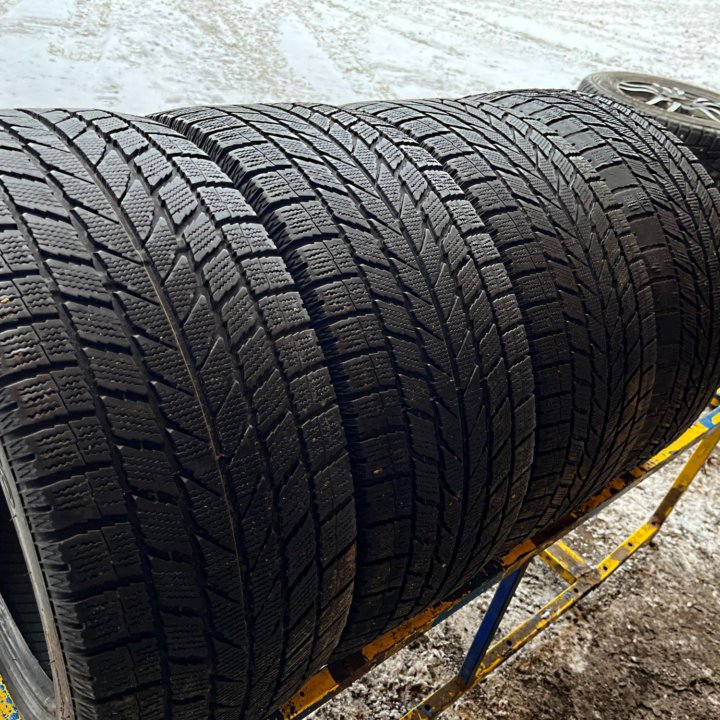 Зима Toyo Observe Garit KX 235/45 R17 93Q