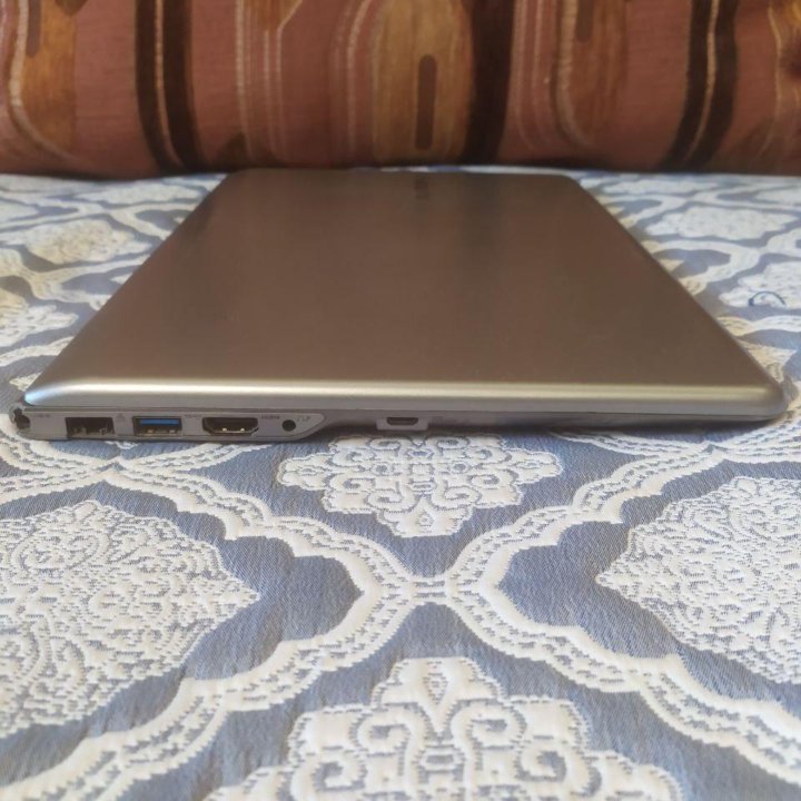 Samsung NP530U3В