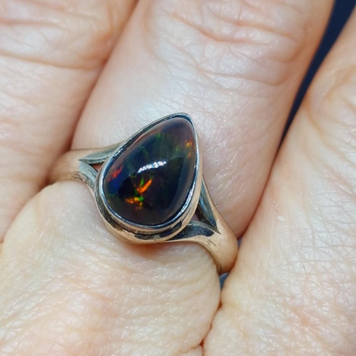 Кольцо серебряное с опалом