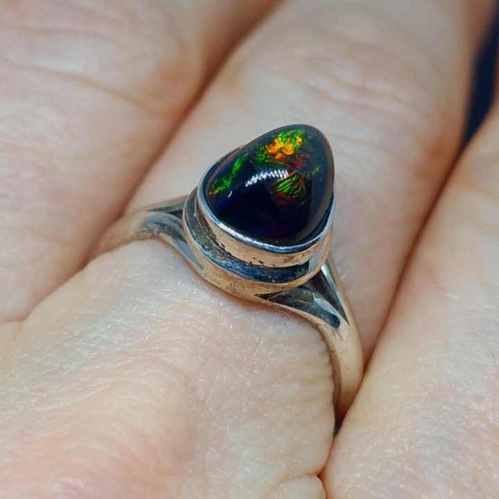 Кольцо серебряное с опалом