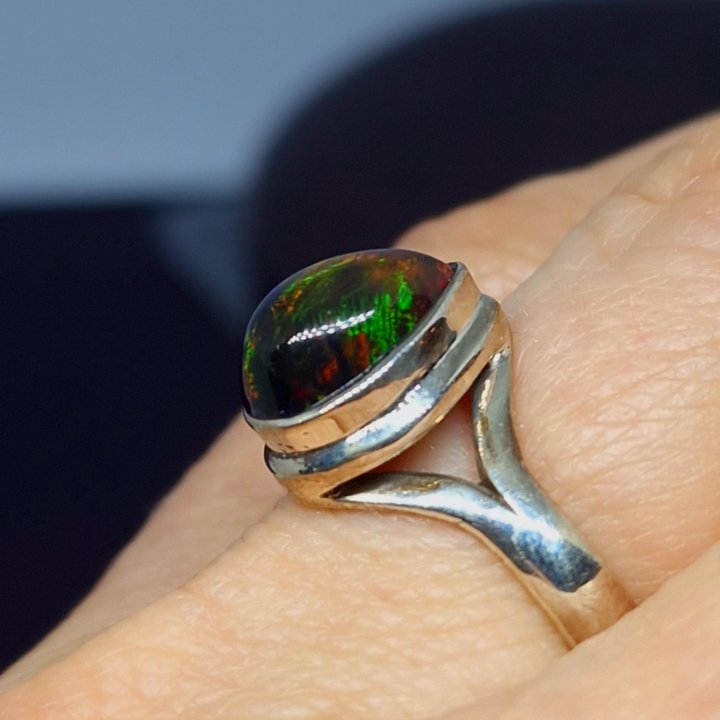 Кольцо серебряное с опалом
