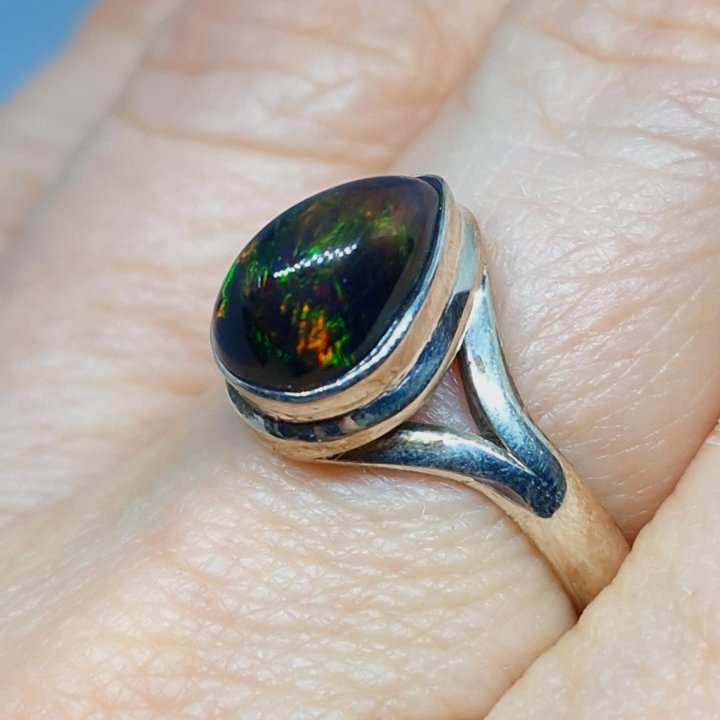 Кольцо серебряное с опалом