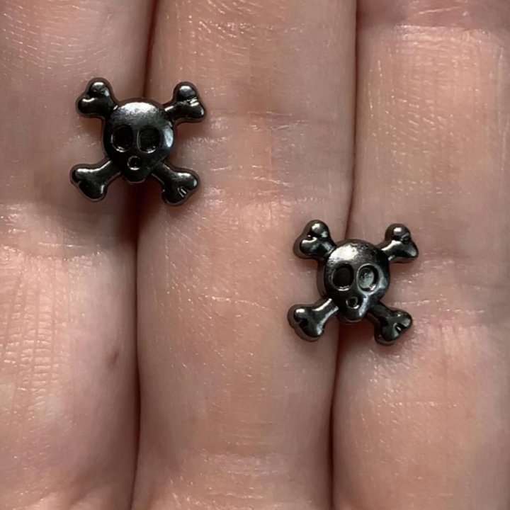 Миниатюрные серьги.