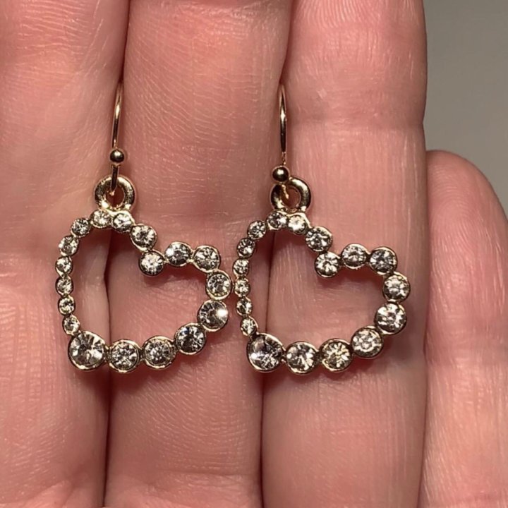 Миниатюрные серьги.