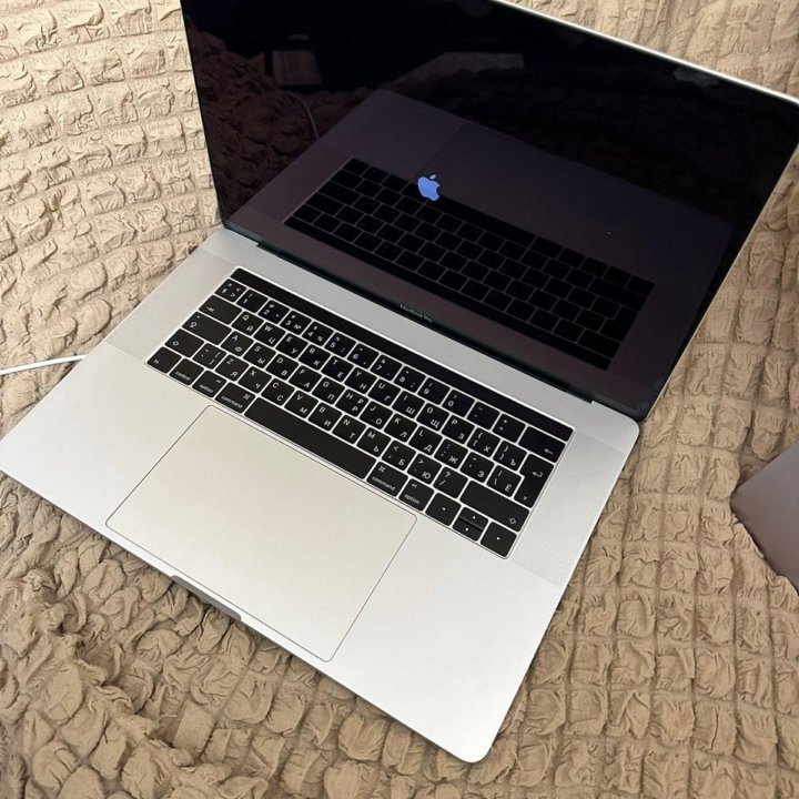 MacBook Pro 15 2016 25 циклов, i7 2.7ghz/16/512/ra