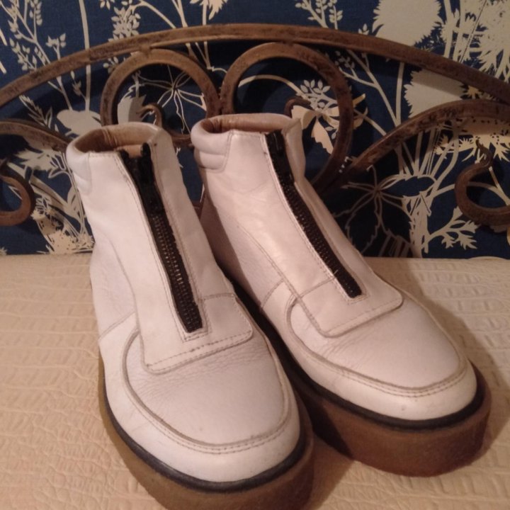 КОЖАНЫЕ БОТИНКИ.