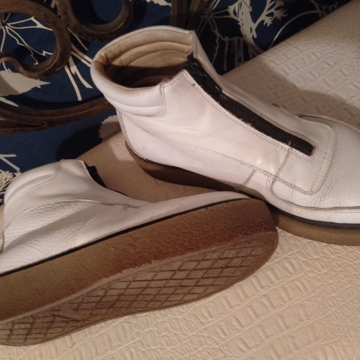 КОЖАНЫЕ БОТИНКИ.