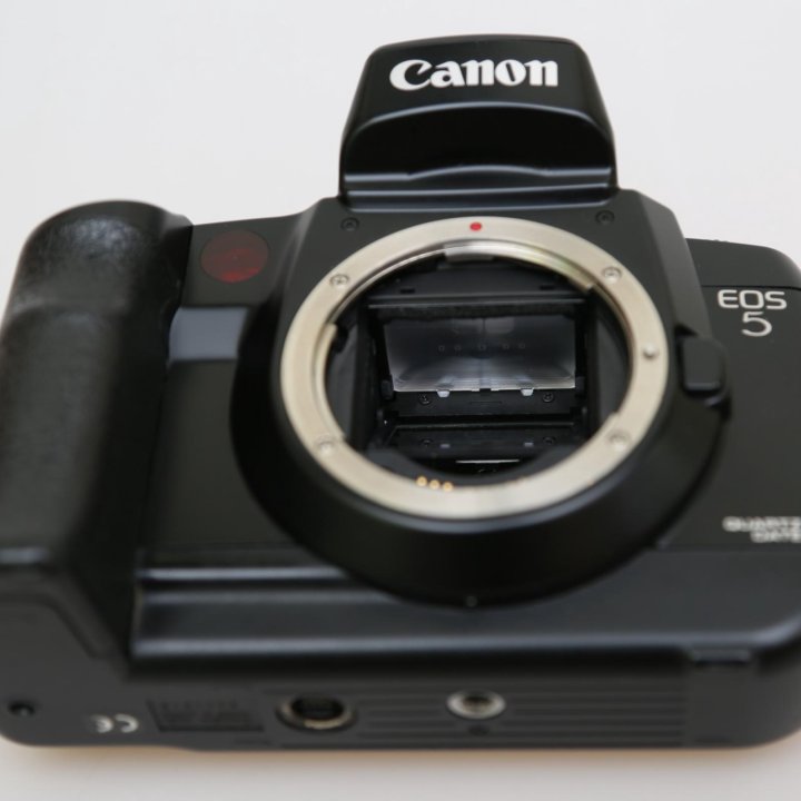 Canon EOS 5 Quartz Date с вертикальной ручкой VG10